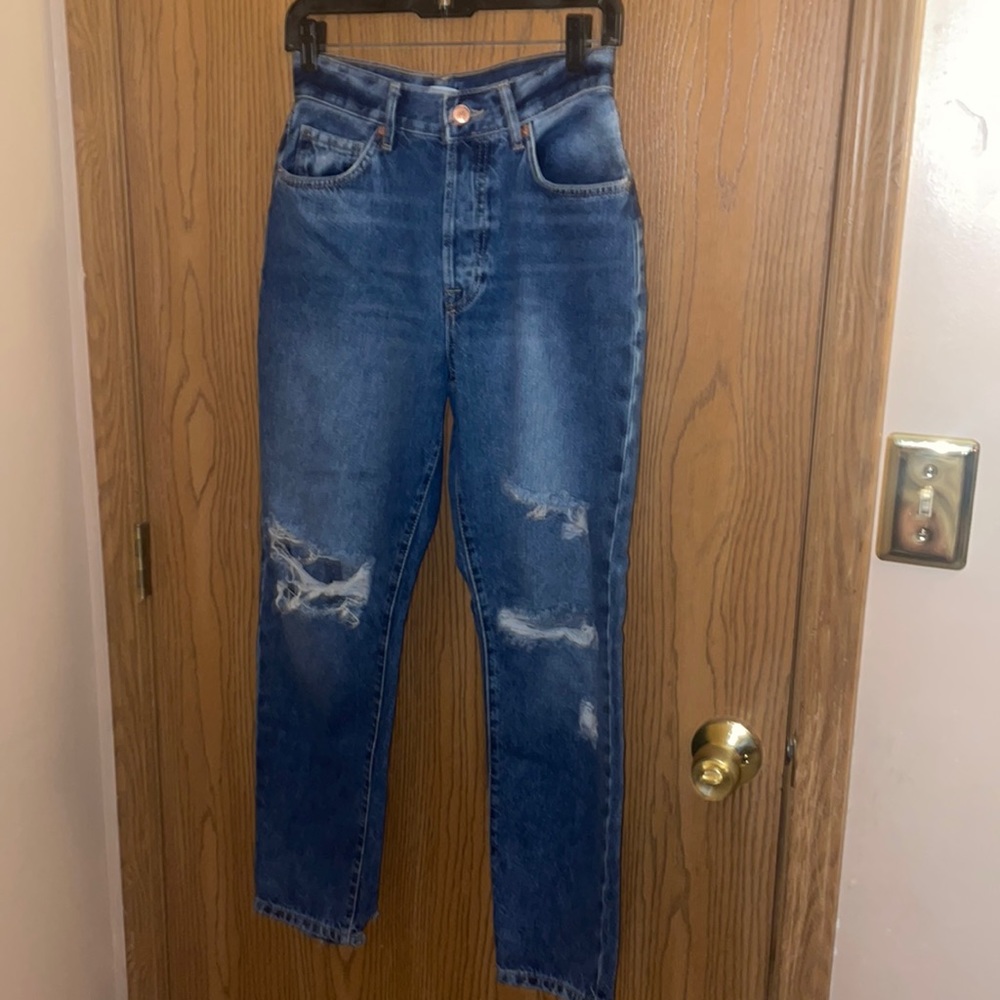 Forever 21, Size: 26, ripped, boyfriend style jeans